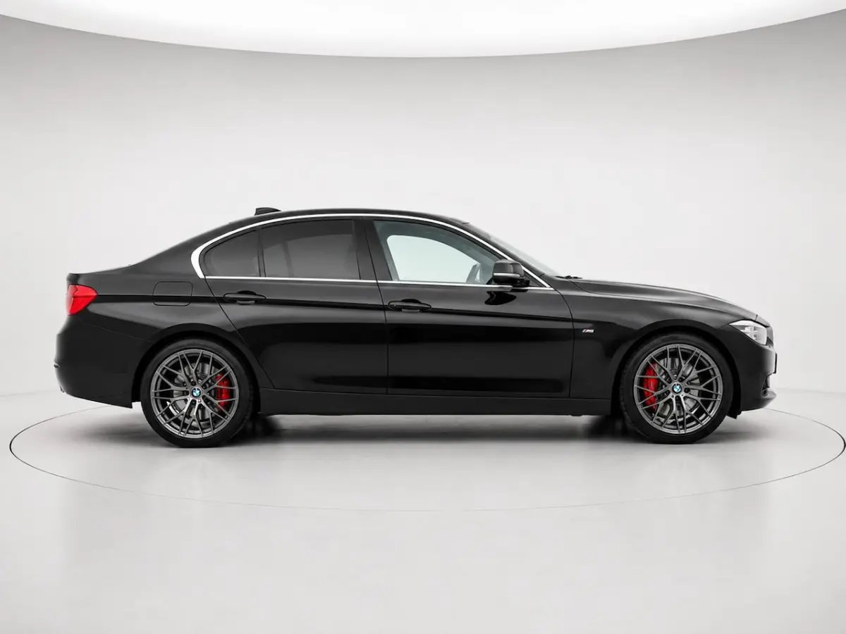 335i | Clima | Cruise | Multimedia/Navi | Stoelverwarming | Leder | PDC + Camera |