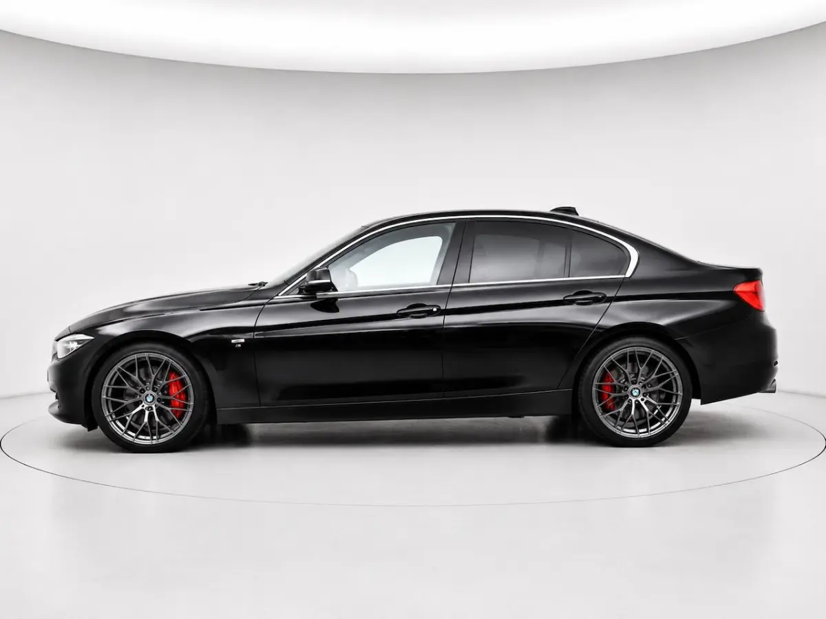 335i | Clima | Cruise | Multimedia/Navi | Stoelverwarming | Leder | PDC + Camera |