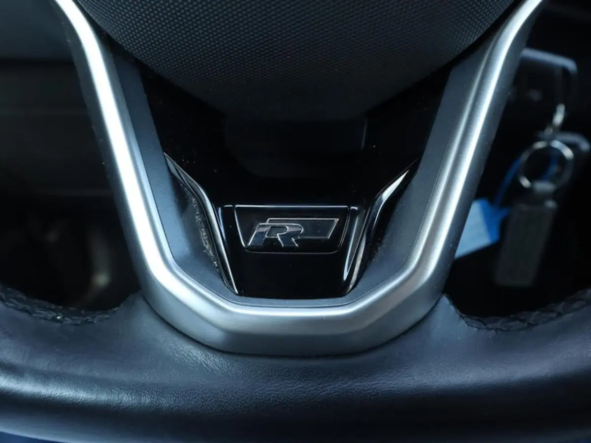 1.0 TSI R-Line | Clima | Adapt. Cruise | Apple Carplay/Navi | Velours | PDC + Camera | LED