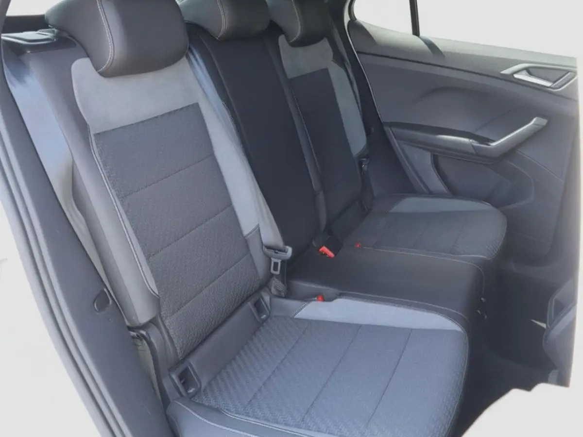1.0 TSI R-Line | Clima | Adapt. Cruise | Apple Carplay/Navi | Velours | PDC + Camera | LED