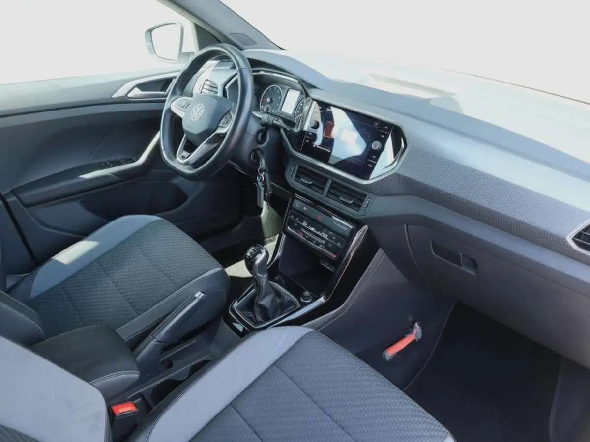 1.0 TSI R-Line | Clima | Adapt. Cruise | Apple Carplay/Navi | Velours | PDC + Camera | LED