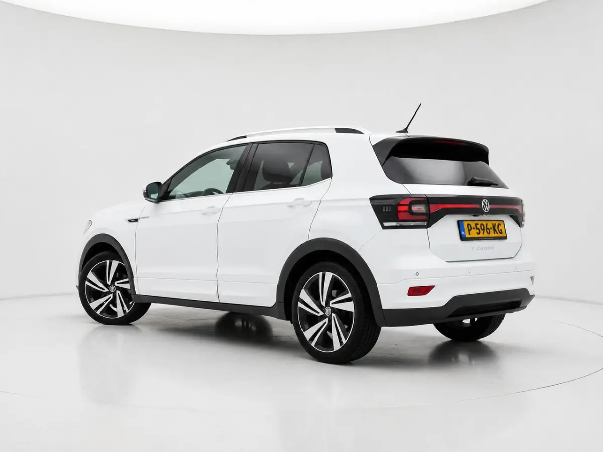 1.0 TSI R-Line | Clima | Adapt. Cruise | Apple Carplay/Navi | Velours | PDC + Camera | LED