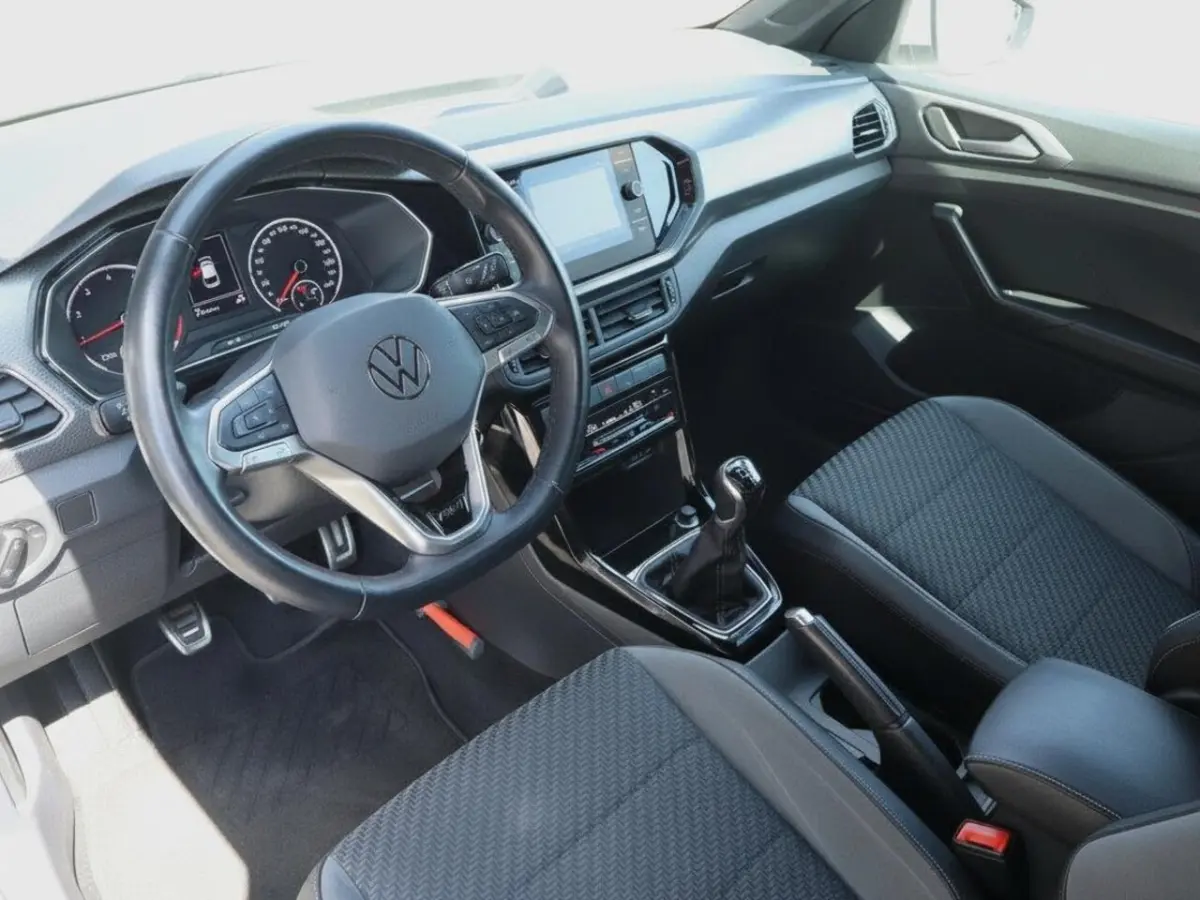 1.0 TSI R-Line | Clima | Adapt. Cruise | Apple Carplay/Navi | Velours | PDC + Camera | LED
