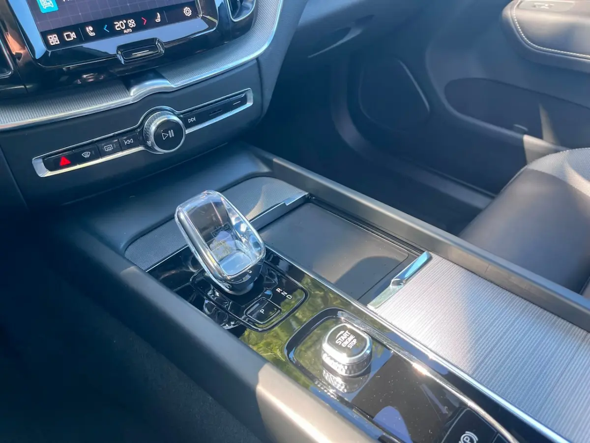 2.0 T6 Plug-in hybrid AWD Ultimate Bright, pano
