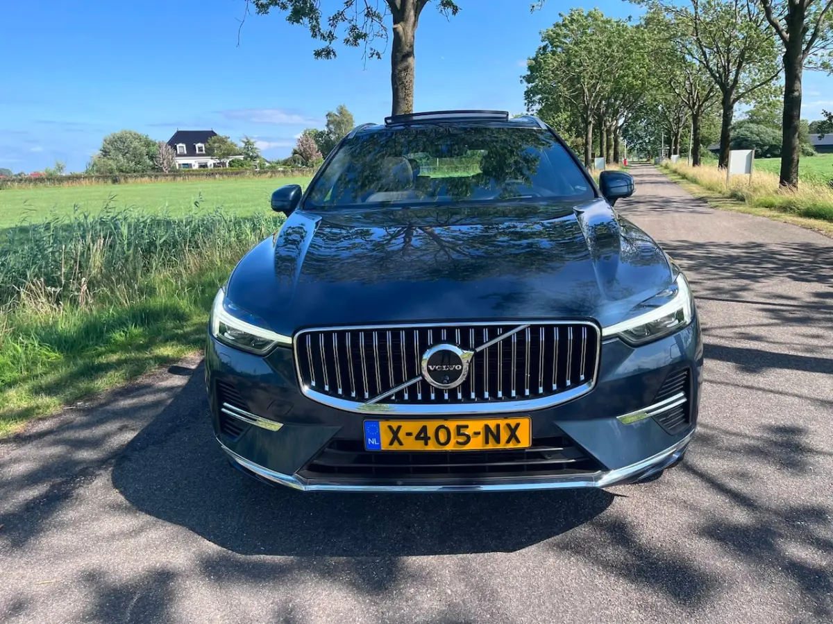 2.0 T6 Plug-in hybrid AWD Ultimate Bright, pano