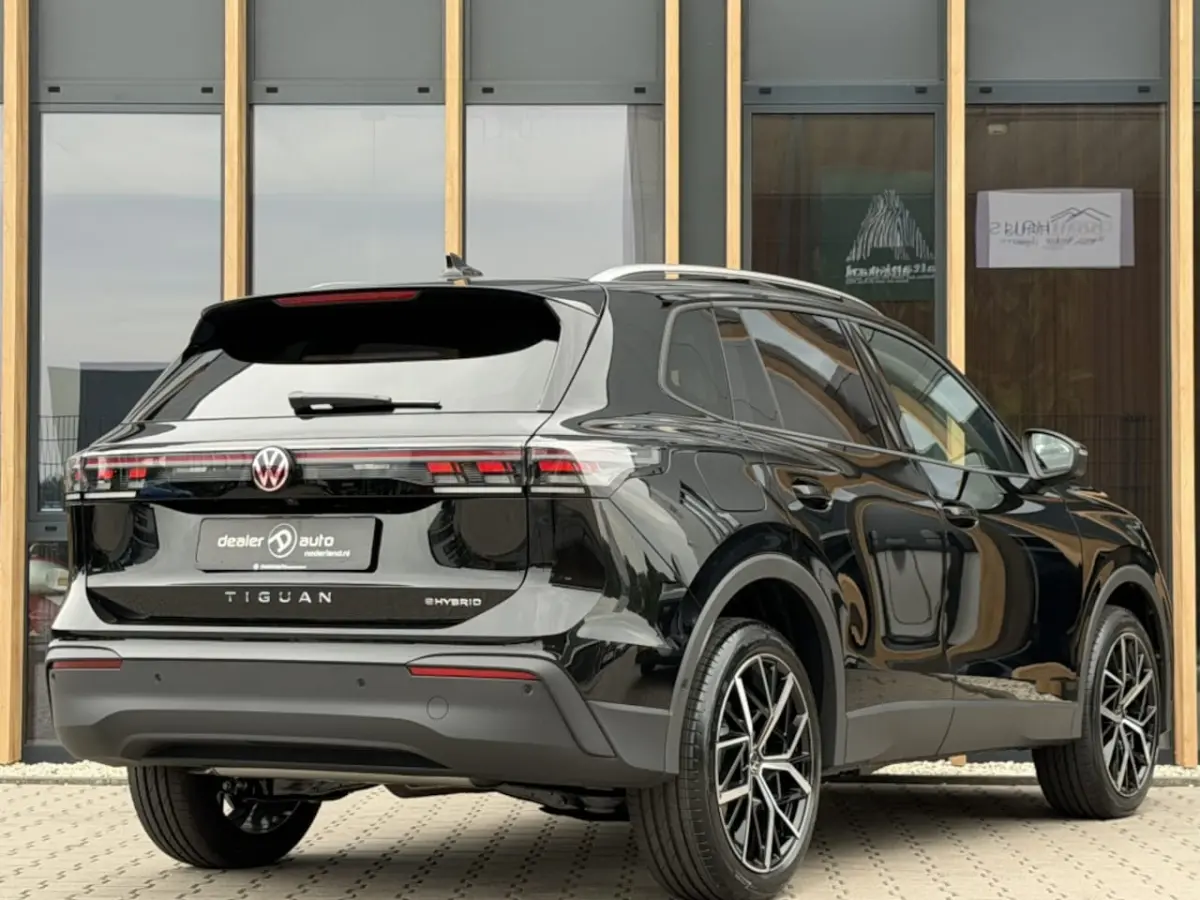 Life 1.5 TSI PHEV DSG 204 Pk | Pano | Trekhaak | 20 inch | Comfo
