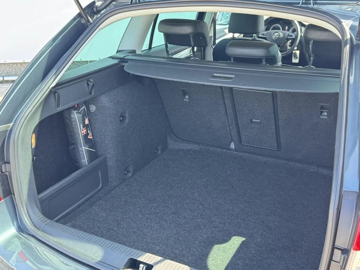 1.0 TSI Greentech Business Edition NL-AUTO | NAVI | ECC