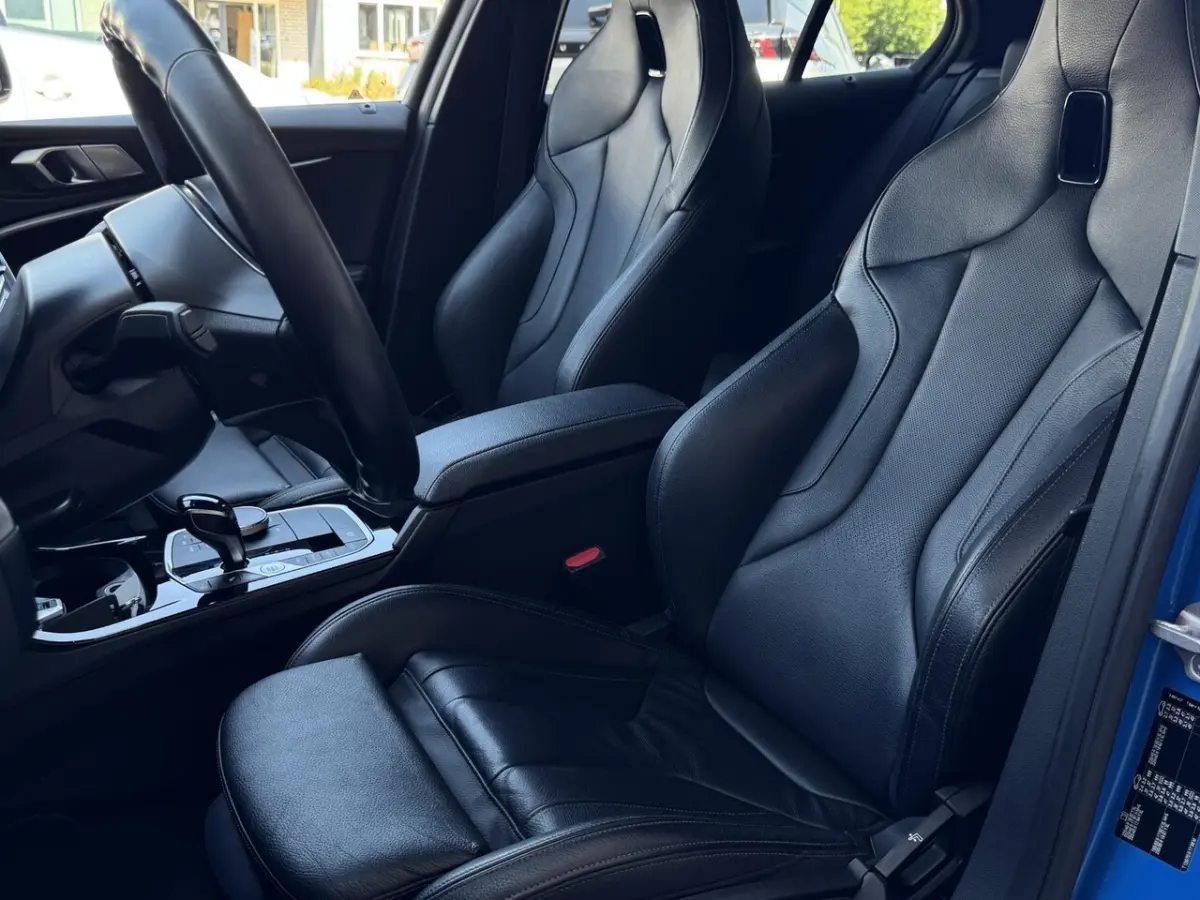 118i High Executive Edition NL-AUTO | M-PAKKET | LEDER | SFEER VERLICHTING