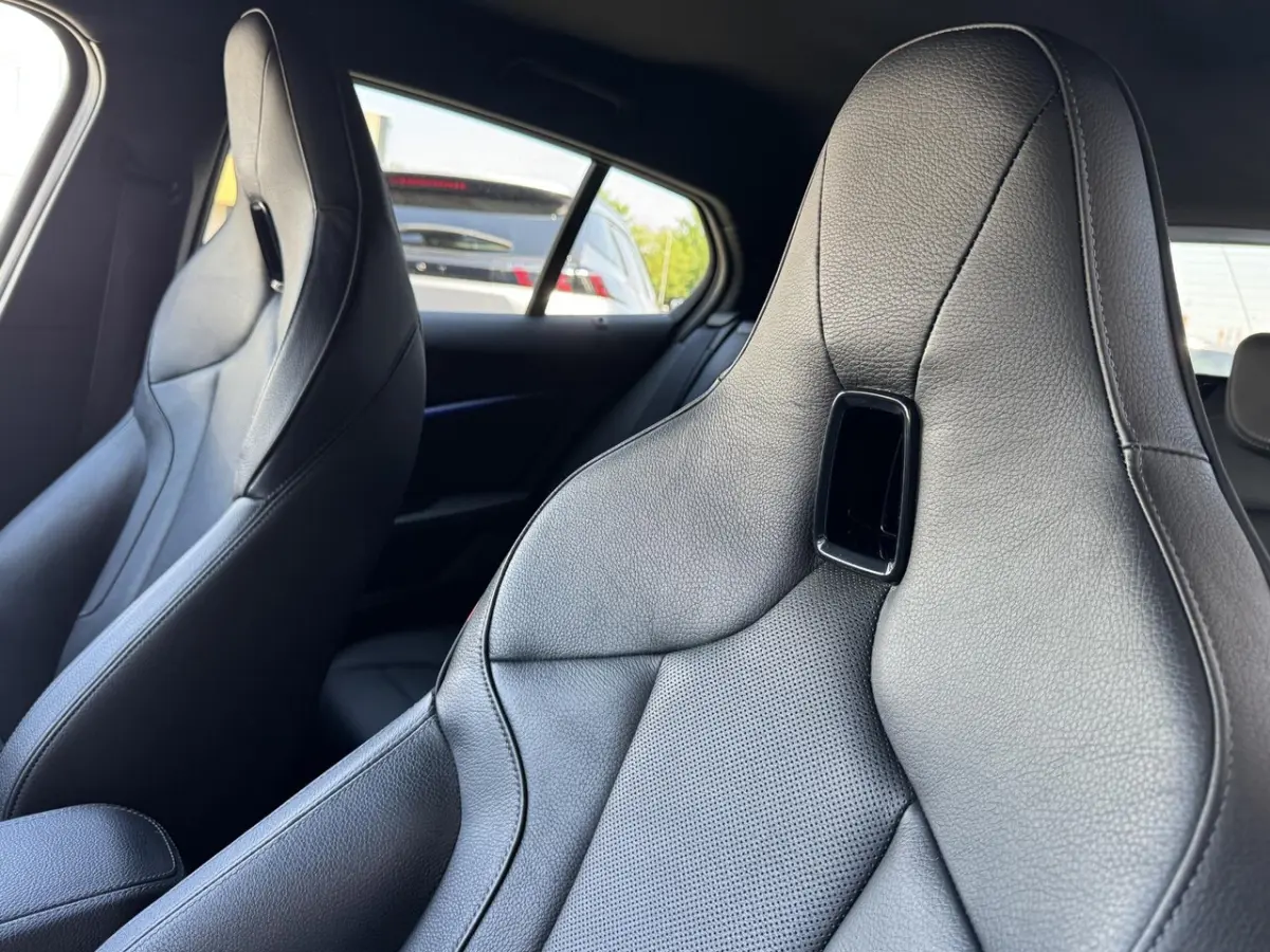118i High Executive Edition NL-AUTO | M-PAKKET | LEDER | SFEER VERLICHTING