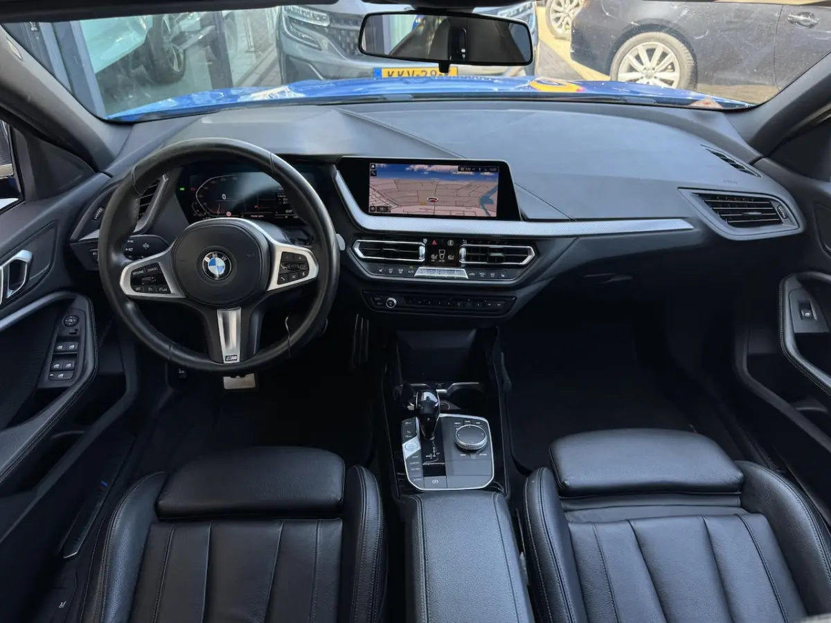 118i High Executive Edition NL-AUTO | M-PAKKET | LEDER | SFEER VERLICHTING