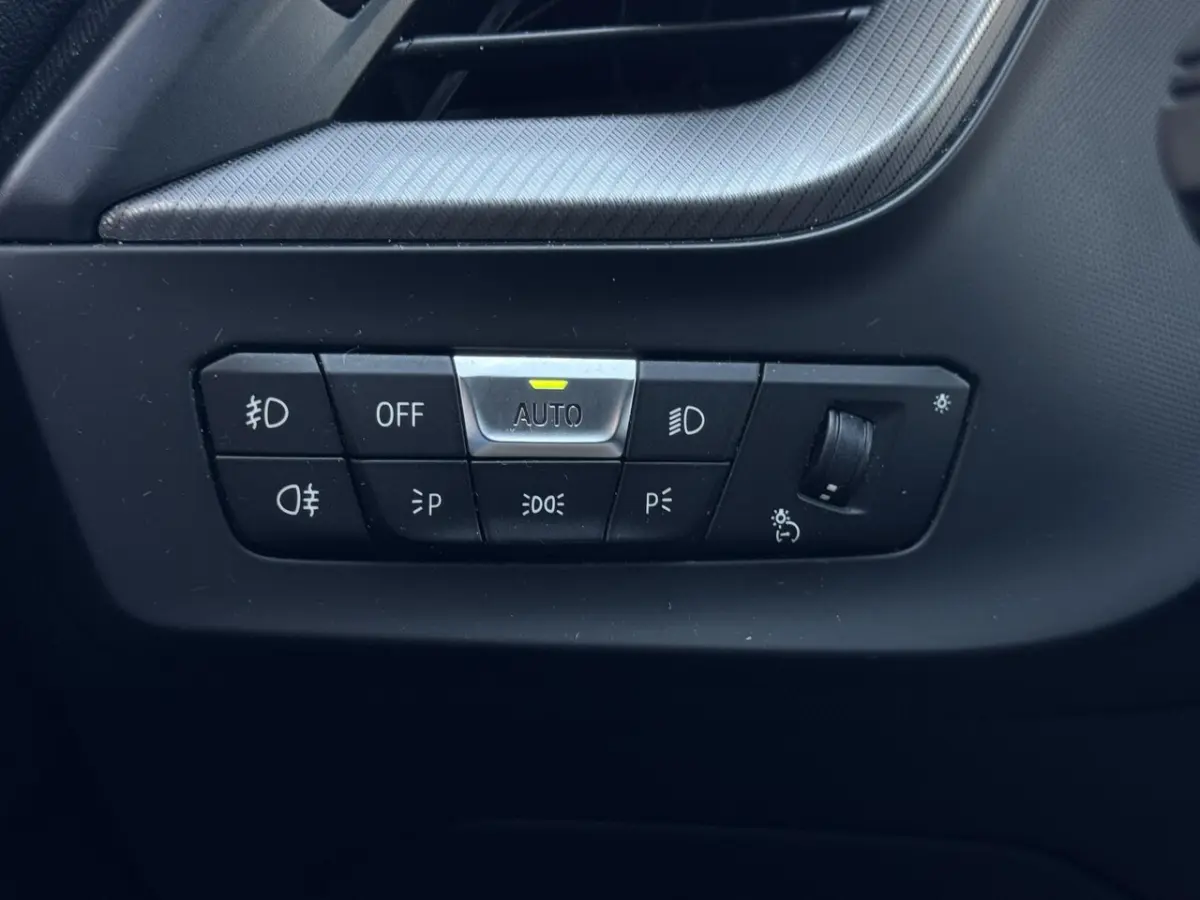 118i High Executive Edition NL-AUTO | M-PAKKET | LEDER | SFEER VERLICHTING