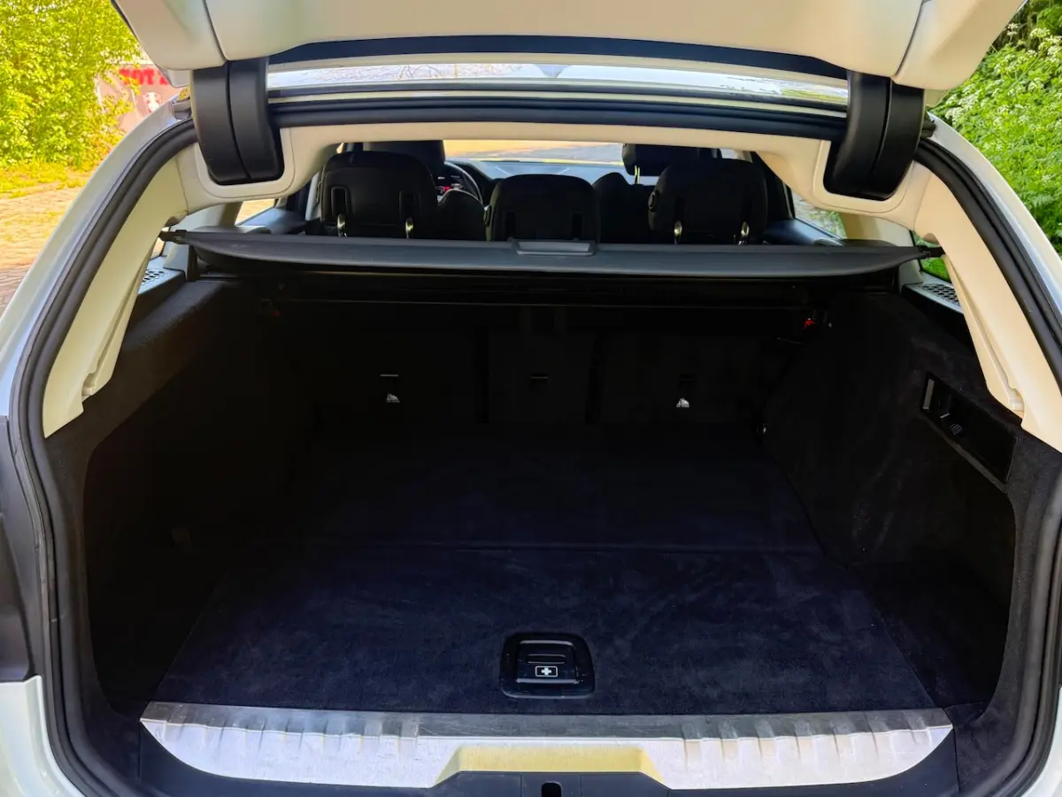 330e Sportline plus 1 Eig. b.j. 2-2022 led verl., Navi, electr achterkl.17"lm