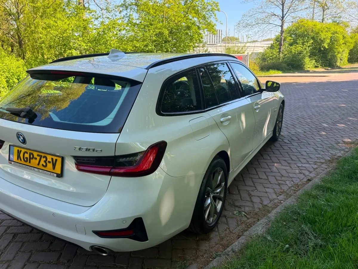 330e Sportline plus 1 Eig. b.j. 2-2022 led verl., Navi, electr achterkl.17"lm