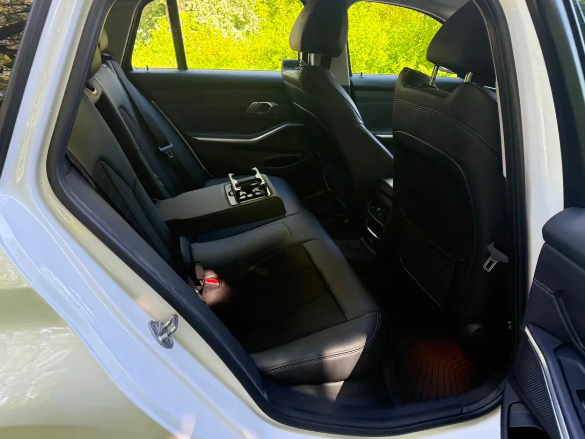 330e Sportline plus 1 Eig. b.j. 2-2022 led verl., Navi, electr achterkl.17"lm