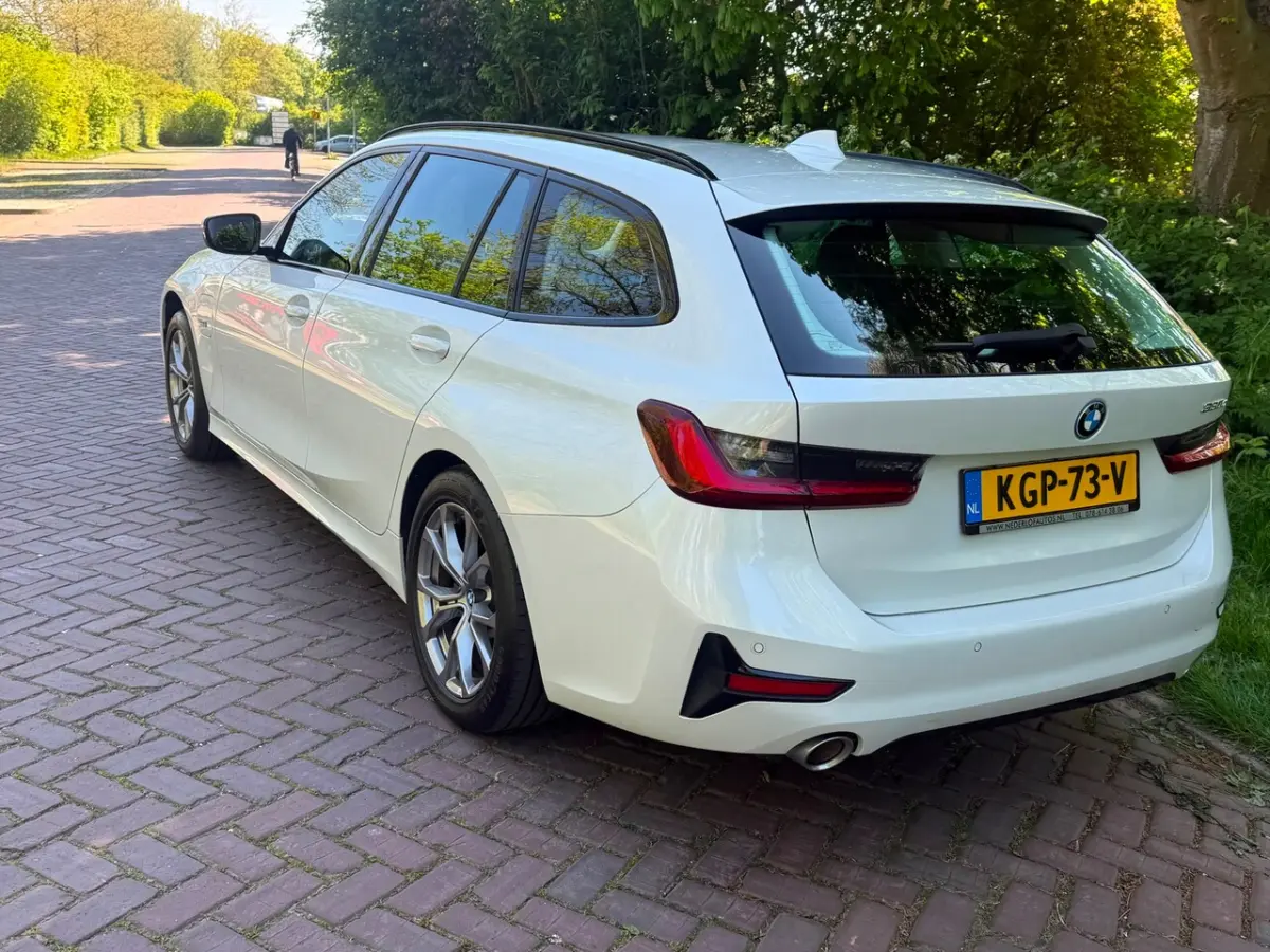 330e Sportline plus 1 Eig. b.j. 2-2022 led verl., Navi, electr achterkl.17"lm