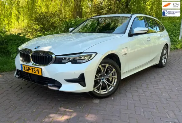 330e Sportline plus 1 Eig. b.j. 2-2022 led verl., Navi, electr achterkl.17"lm