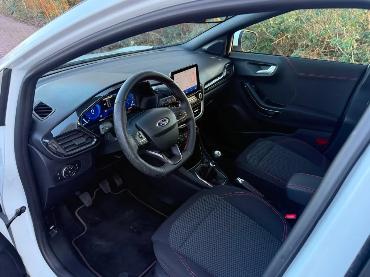 1.0 EcoBoost Hybrid ST-Line 1 Eig.b.j. 12-2023 30000 km , Navi, 17"lm, led verl