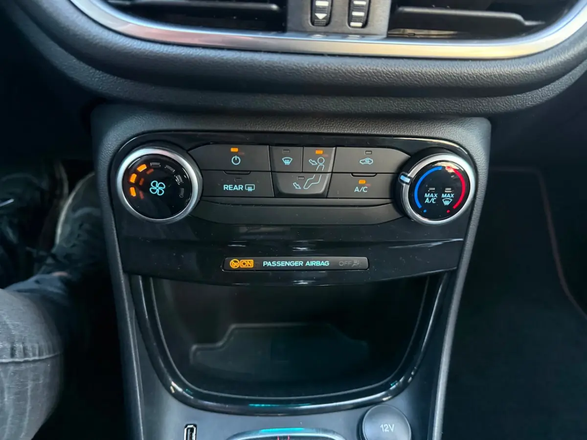 1.0 EcoBoost Hybrid ST-Line 1 Eig.b.j. 12-2023 30000 km , Navi, 17"lm, led verl
