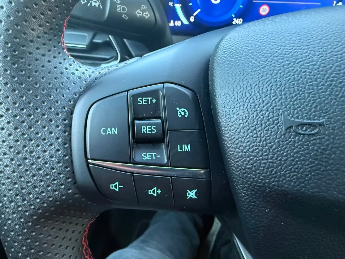 1.0 EcoBoost Hybrid ST-Line 1 Eig.b.j. 12-2023 30000 km , Navi, 17"lm, led verl