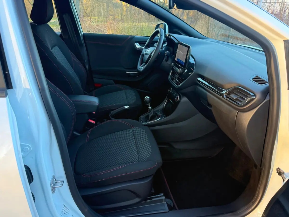1.0 EcoBoost Hybrid ST-Line 1 Eig.b.j. 12-2023 30000 km , Navi, 17"lm, led verl
