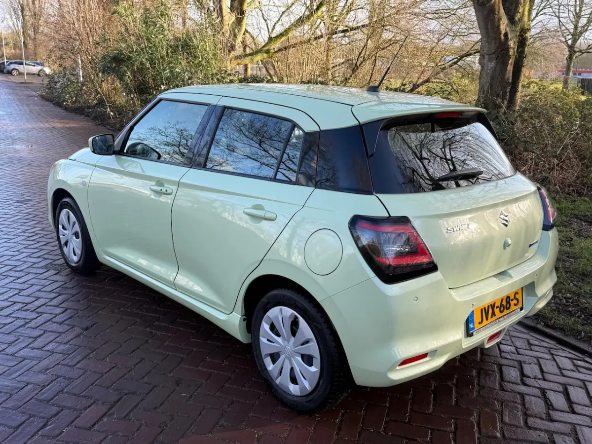 1.2 Comfort Smart Hybrid 6 X SWIFT 1Eig. 4800km b.j.12-2024 Carplay , Camera PDC , Adaptiv