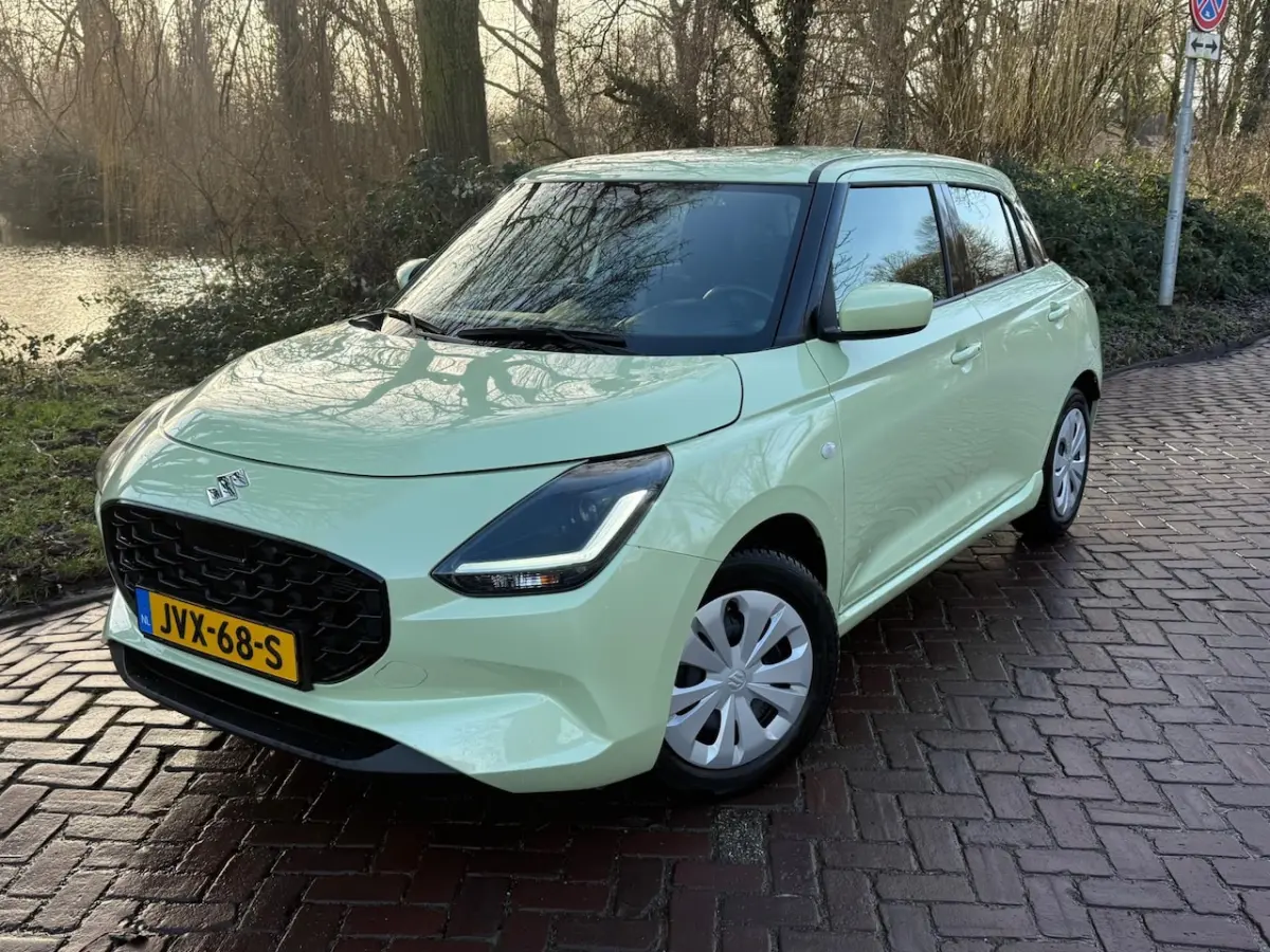 1.2 Comfort Smart Hybrid 6 X SWIFT 1Eig. 4800km b.j.12-2024 Carplay , Camera PDC , Adaptiv