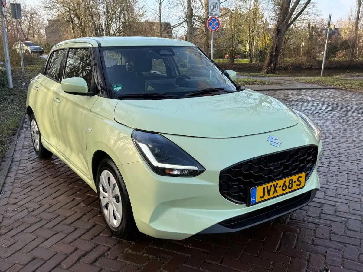 1.2 Comfort Smart Hybrid 6 X SWIFT 1Eig. 4800km b.j.12-2024 Carplay , Camera PDC , Adaptiv