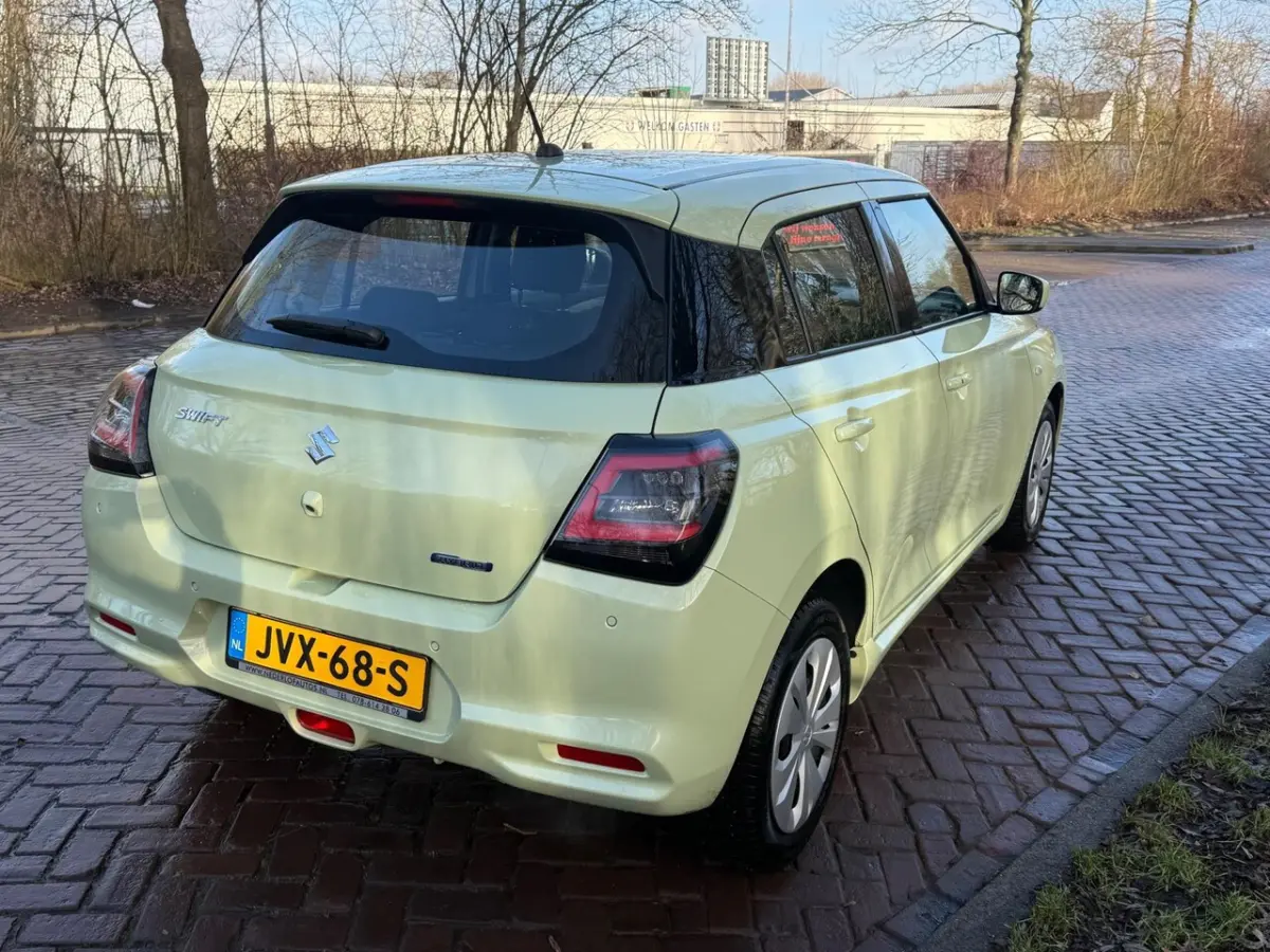 1.2 Comfort Smart Hybrid 6 X SWIFT 1Eig. 4800km b.j.12-2024 Carplay , Camera PDC , Adaptiv
