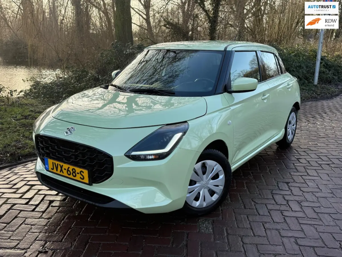 1.2 Comfort Smart Hybrid 6 X SWIFT 1Eig. 4800km b.j.12-2024 Carplay , Camera PDC , Adaptiv