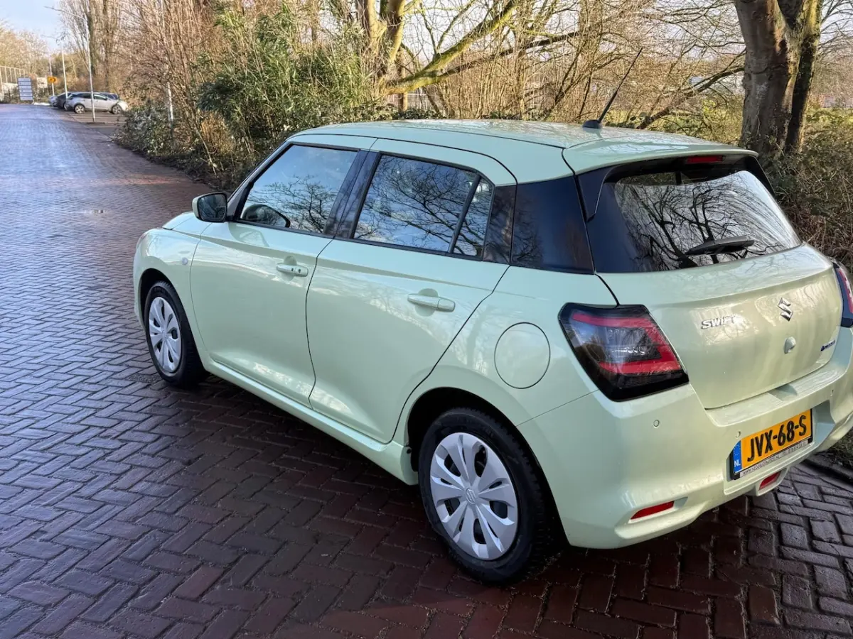 1.2 Comfort Smart Hybrid 6 X SWIFT 1Eig. 4800km b.j.12-2024 Carplay , Camera PDC , Adaptiv