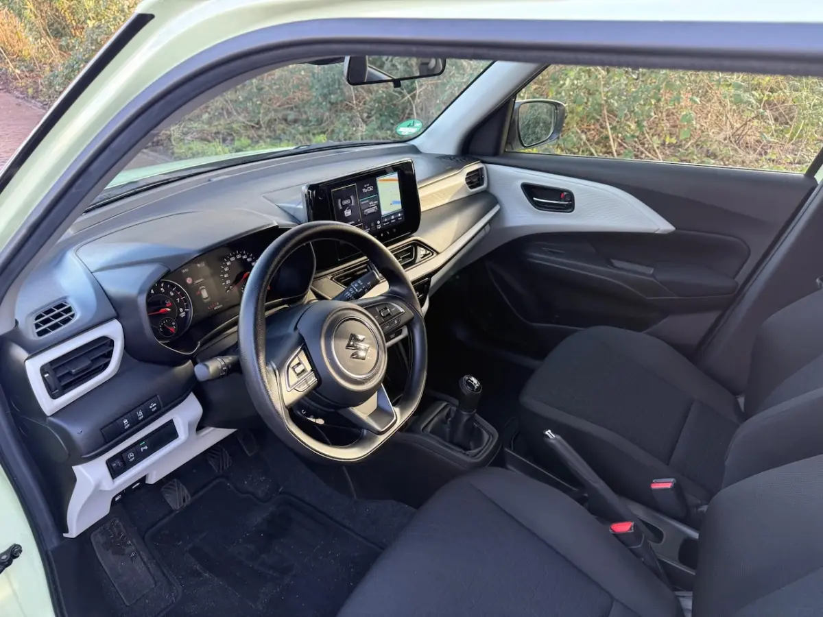 1.2 Comfort Smart Hybrid 6 X SWIFT 1Eig. 4800km b.j.12-2024 Carplay , Camera PDC , Adaptiv