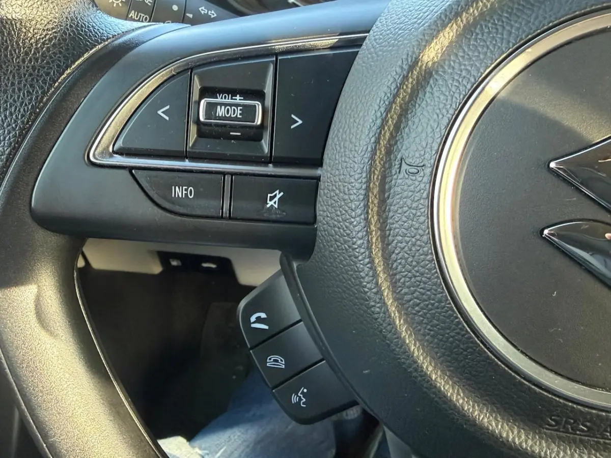 1.2 Comfort Smart Hybrid 6 X SWIFT 1Eig. 4800km b.j.12-2024 Carplay , Camera PDC , Adaptiv