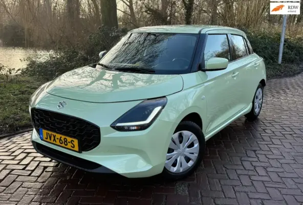 1.2 Comfort Smart Hybrid 6 X SWIFT 1Eig. 4800km b.j.12-2024 Carplay , Camera PDC , Adaptiv