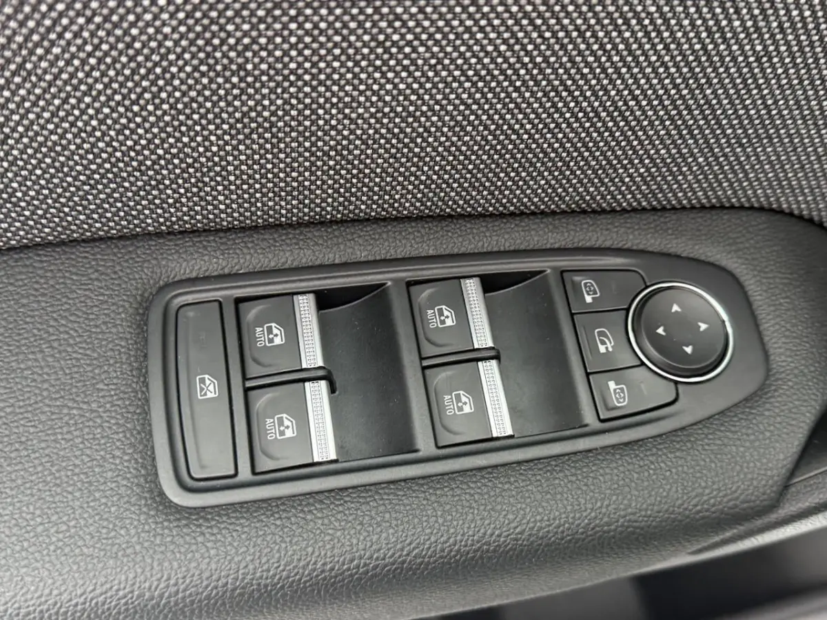 1.3 mild hybrid 160 techno Two-Tone 1Eig. b.j.9-2024 25000 km 18"lm, Led verl., Camera
