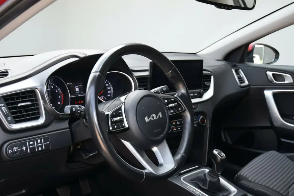 Ceed 1.0 T-GDi DynamicLine | 120PK | CARPLAY | CAMERA