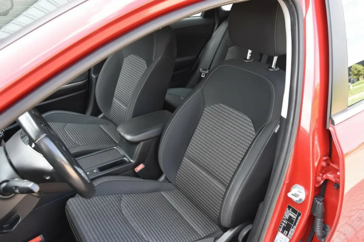 Ceed 1.0 T-GDi DynamicLine | 120PK | CARPLAY | CAMERA