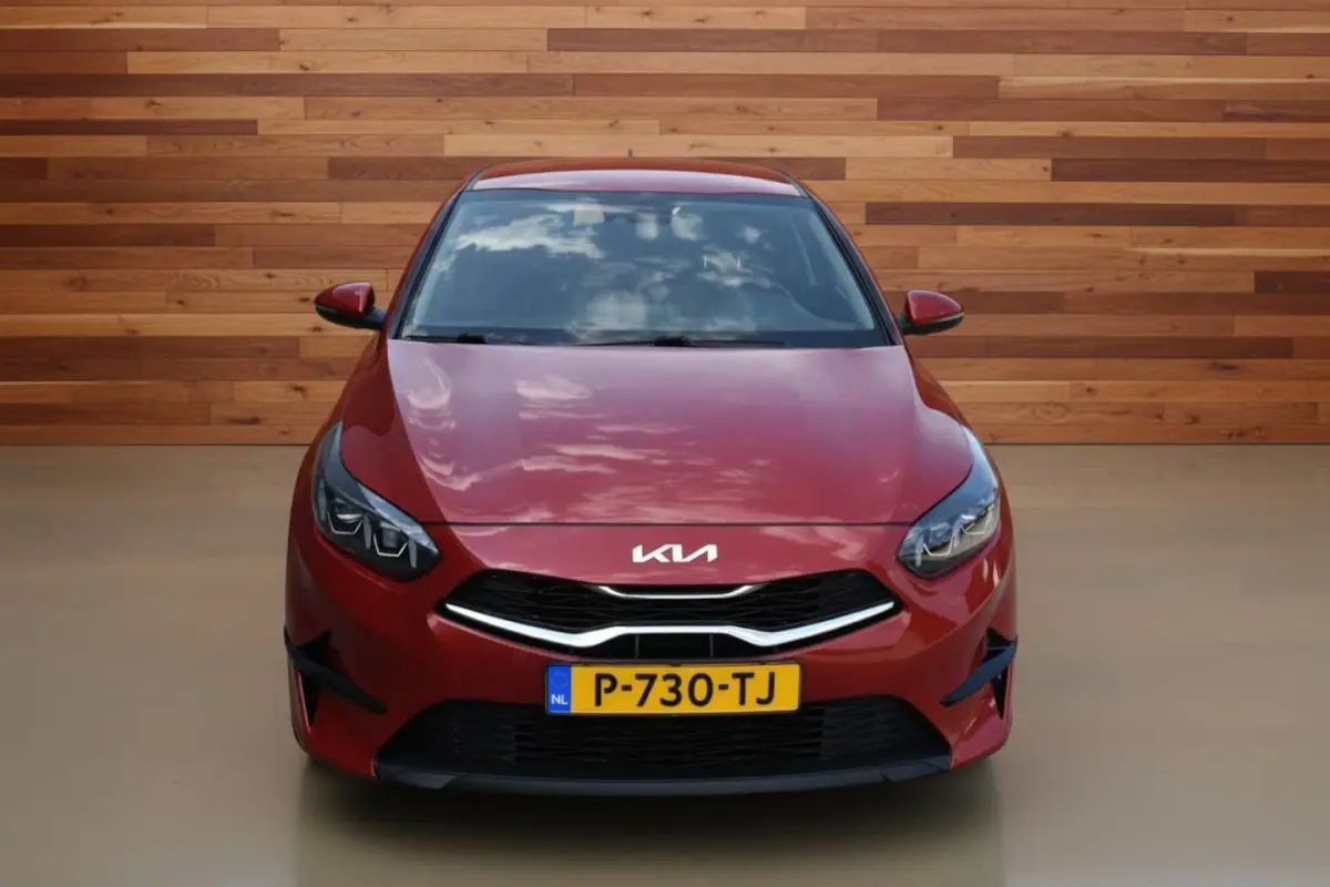 Ceed 1.0 T-GDi DynamicLine | 120PK | CARPLAY | CAMERA