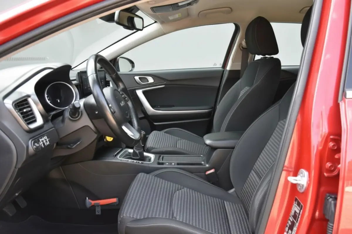 Ceed 1.0 T-GDi DynamicLine | 120PK | CARPLAY | CAMERA