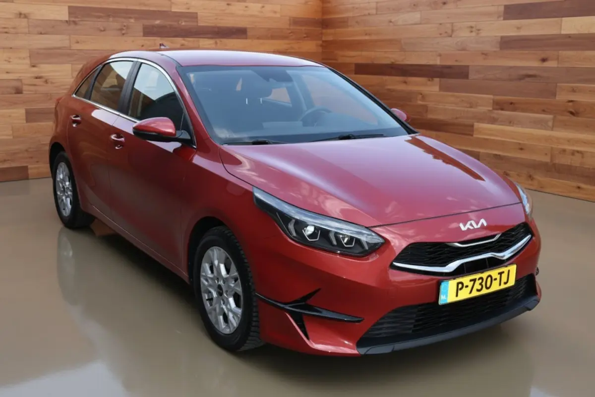 Ceed 1.0 T-GDi DynamicLine | 120PK | CARPLAY | CAMERA