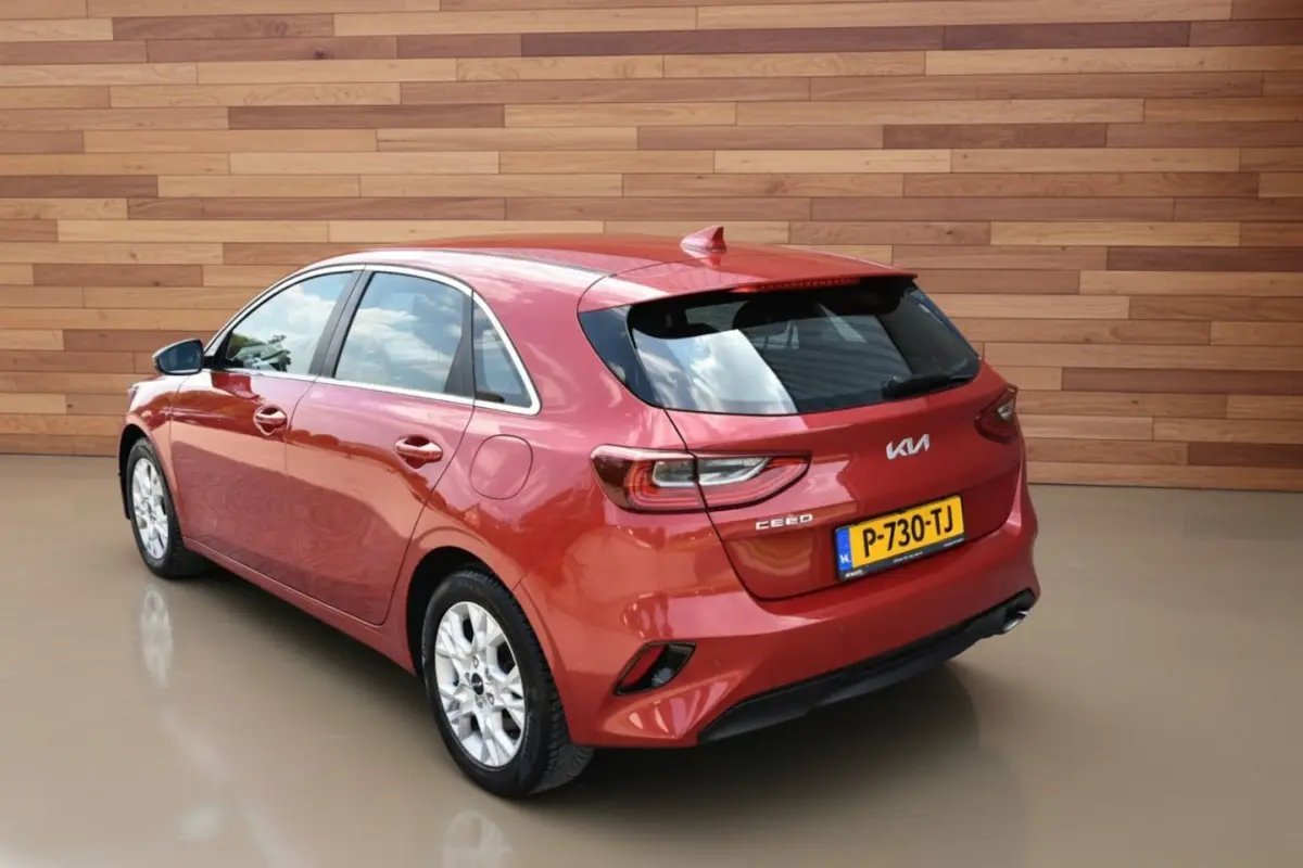 Ceed 1.0 T-GDi DynamicLine | 120PK | CARPLAY | CAMERA
