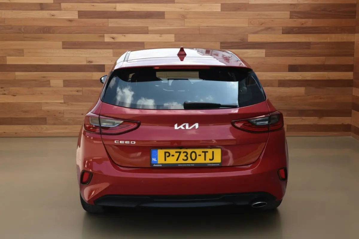 Ceed 1.0 T-GDi DynamicLine | 120PK | CARPLAY | CAMERA