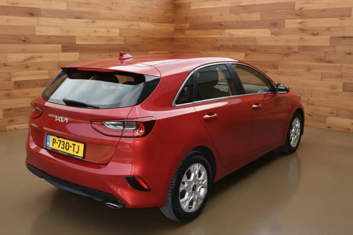 Ceed 1.0 T-GDi DynamicLine | 120PK | CARPLAY | CAMERA