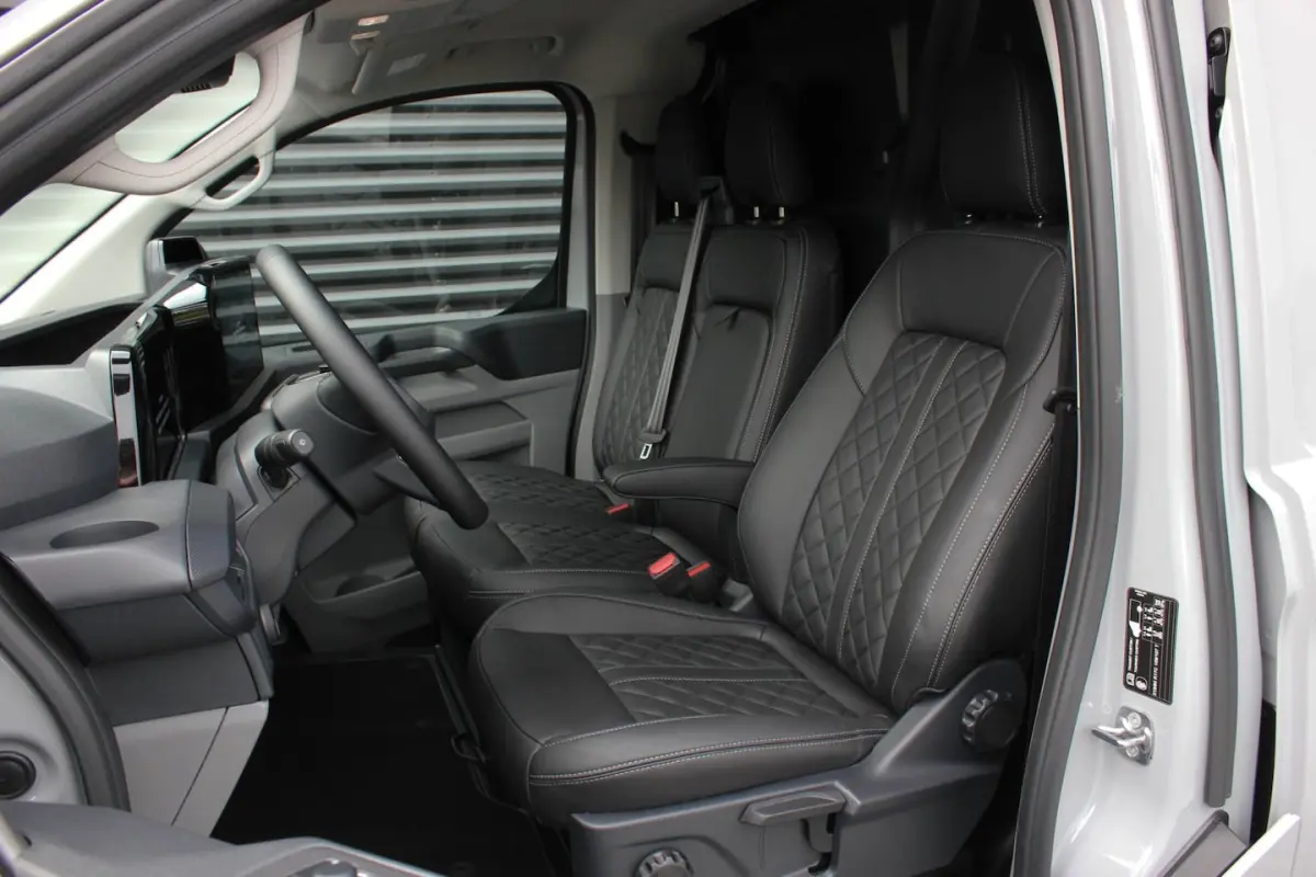 340 L2H1 Limited 71 kWh 218PK / JB- EDITON / CAMERA / 370KM RANGE /APPLE CARPLAY /DRIVERS-