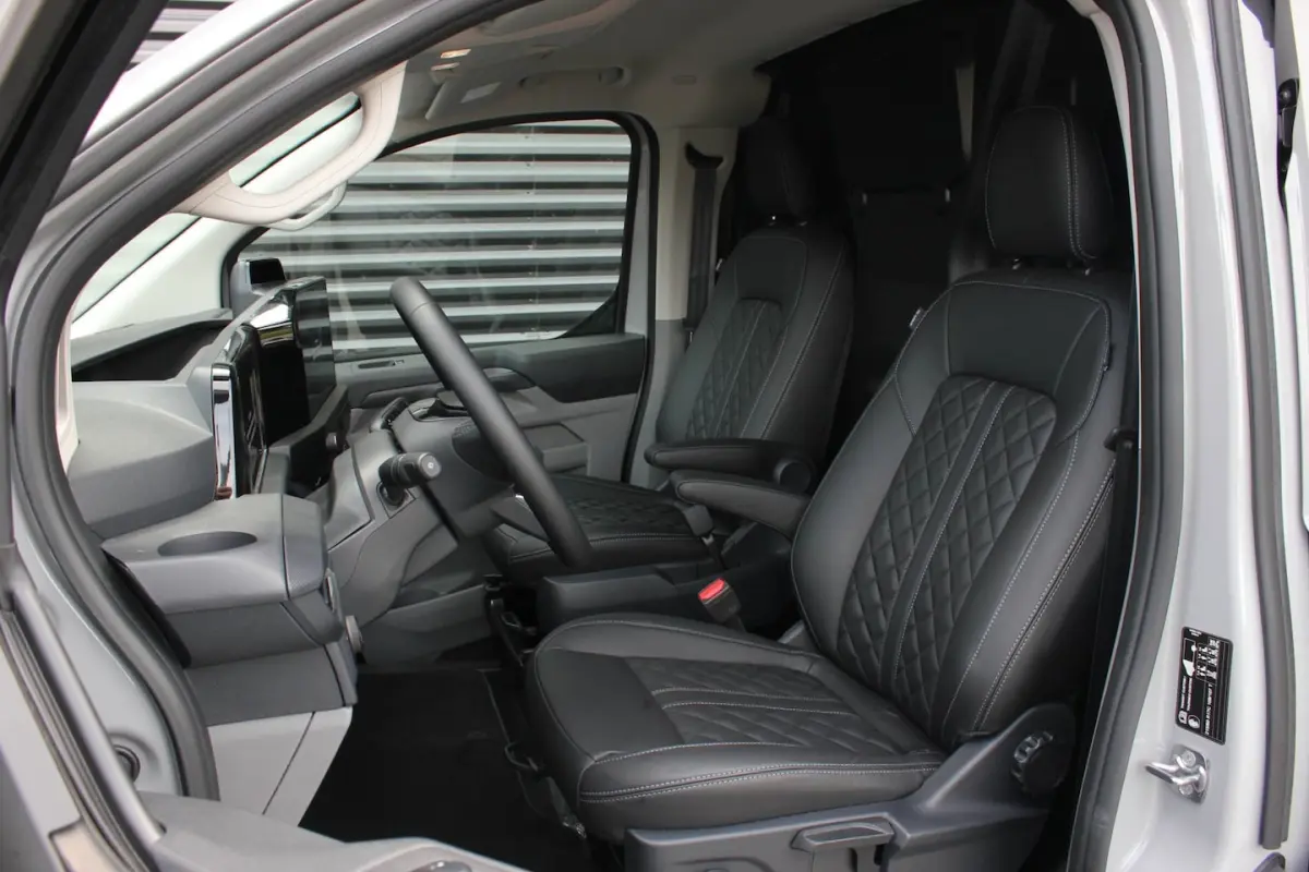 340 L2H1 Limited 71 kWh 218PK / JB- EDITON / CAMERA / 370KM RANGE /APPLE CARPLAY /DRIVERS-