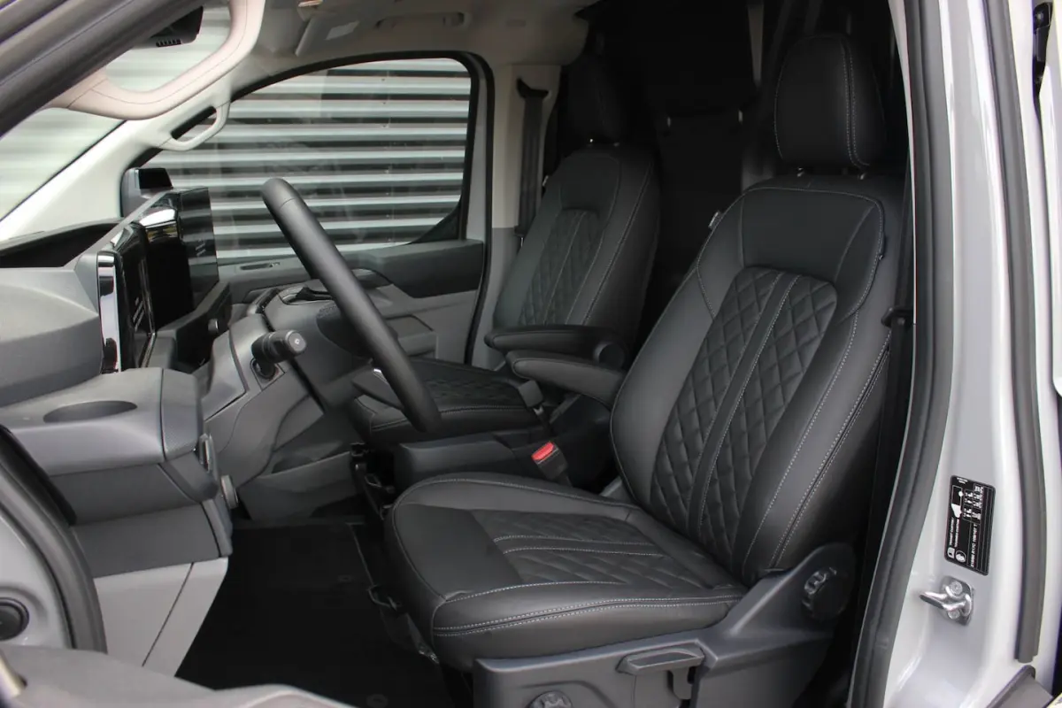 340 L2H1 Limited 71 kWh 218PK / JB- EDITON / CAMERA / 370KM RANGE /APPLE CARPLAY /DRIVERS-