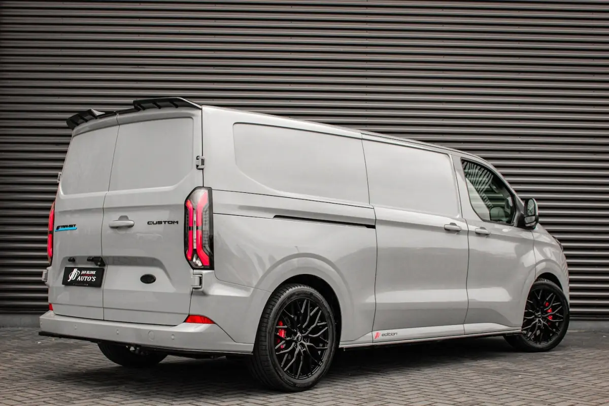 340 L2H1 Limited 65 kWh 218PK / JB-EDIITON / CAMERA / 328KM RANGE / APPLE CARPLAY /DRIVERS