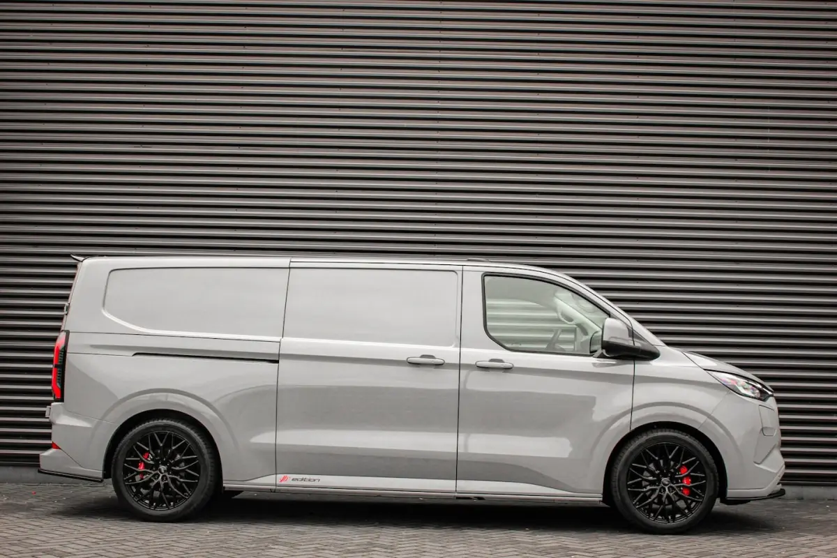 340 L2H1 Limited 65 kWh 218PK / JB- EDITON / CAMERA / 328KM RANGE / APPLE CARPLAY /DRIVERS