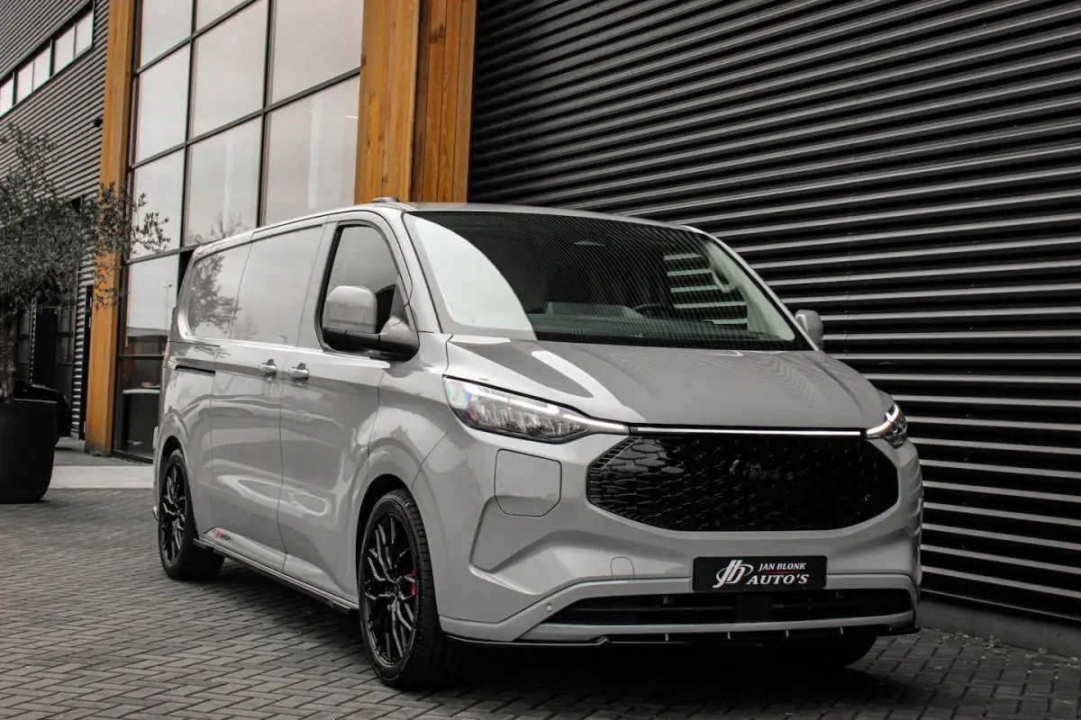 340 L2H1 Limited 65 kWh 218PK / JB- EDITON / CAMERA / 328KM RANGE / APPLE CARPLAY /DRIVERS