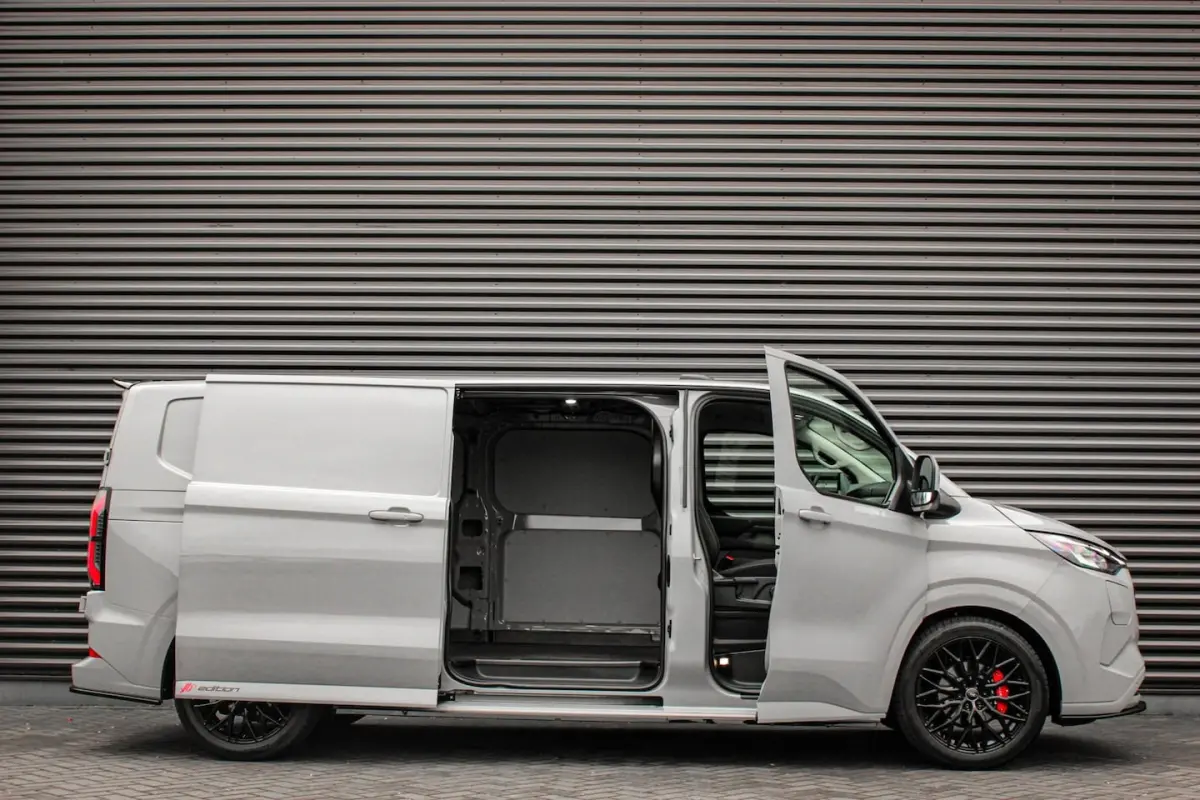 340 L2H1 Limited 65 kWh 218PK / JB- EDITON / CAMERA / 328KM RANGE / APPLE CARPLAY /DRIVERS