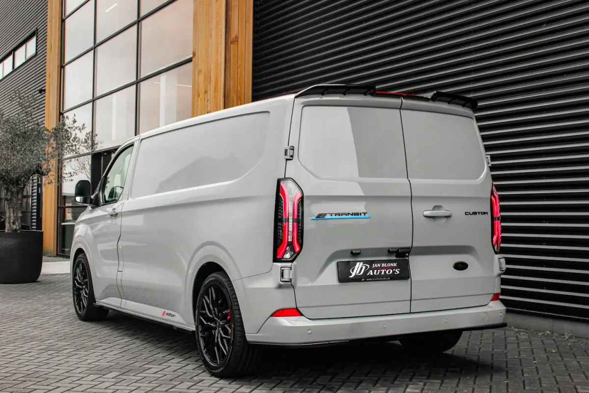 340 L2H1 Limited 65 kWh 218PK / JB- EDITON / CAMERA / 328KM RANGE / APPLE CARPLAY /DRIVERS
